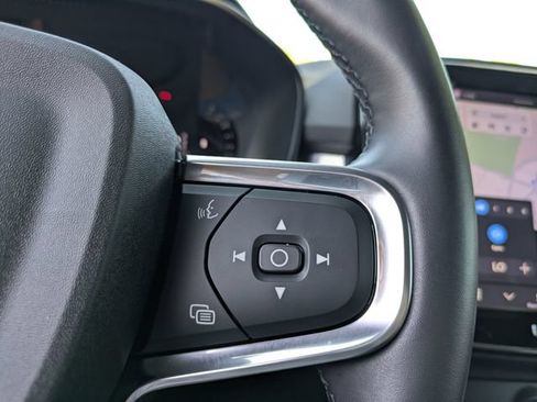 Certified 2025 Volvo XC40 B5 Core AWD/4WD image 34