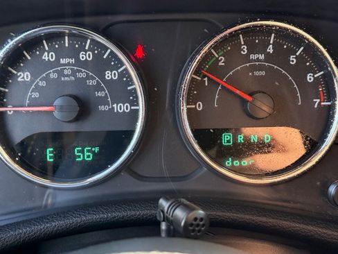 Used 2018 Jeep Wrangler Unlimited Sahara image 11