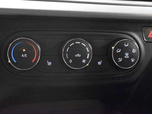 Used 2024 Chevrolet Trax LS w/ LS Convenience Package FWD image 19