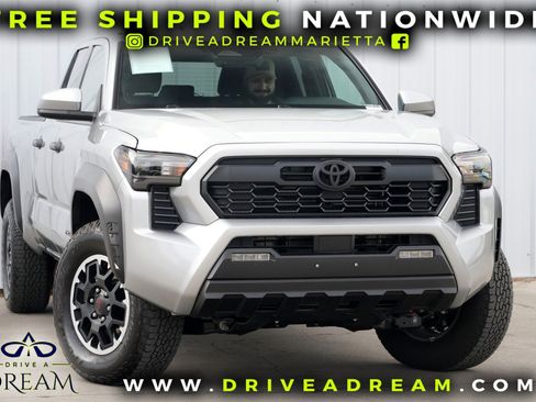 Used 2025 Toyota Tacoma TRD Off-Road image 2