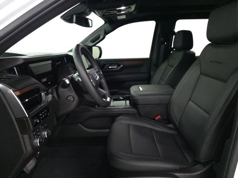 Used 2025 GMC Yukon Denali w/ Sun & Power Step Package image 9