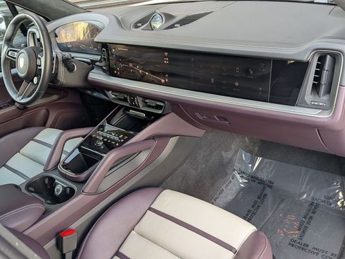 Certified 2025 Porsche Cayenne GTS AWD/4WD image 27