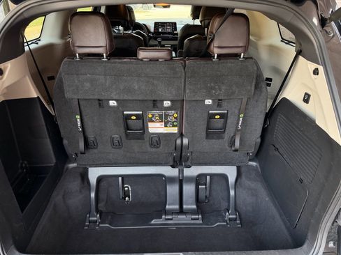 Used 2022 Toyota Sienna Platinum w/ Protection Package (TMS) image 11