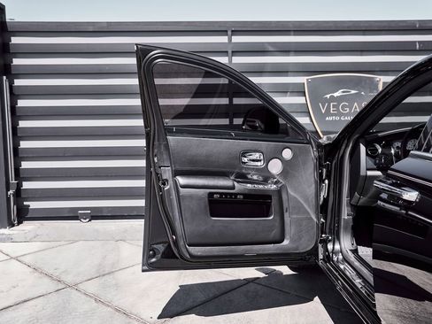 Used 2014 Rolls-Royce Ghost RWD image 31
