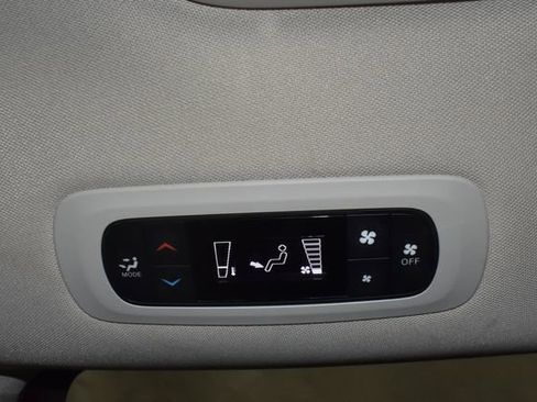 Used 2023 Chrysler Voyager LX FWD image 25