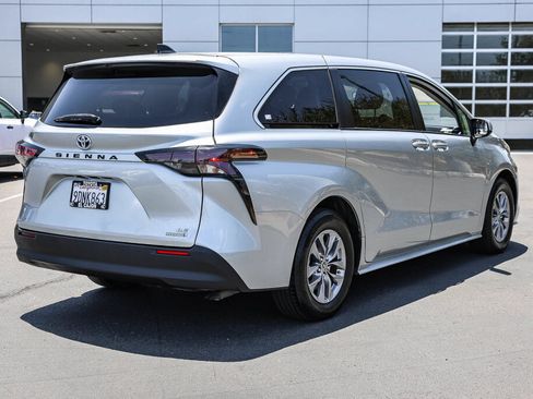 Certified 2023 Toyota Sienna LE AWD/4WD image 24