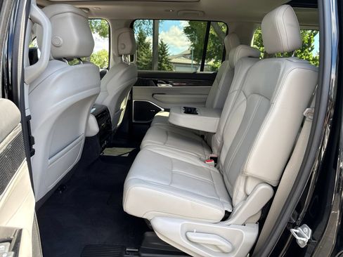 Used 2022 Jeep Wagoneer Series II w/ Premium Group I AWD/4WD image 46