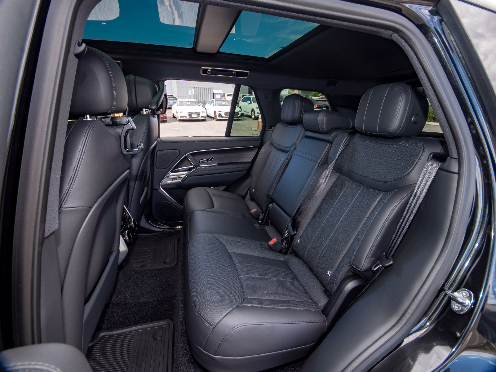 New 2026 Land Rover Range Rover SE AWD/4WD image 43