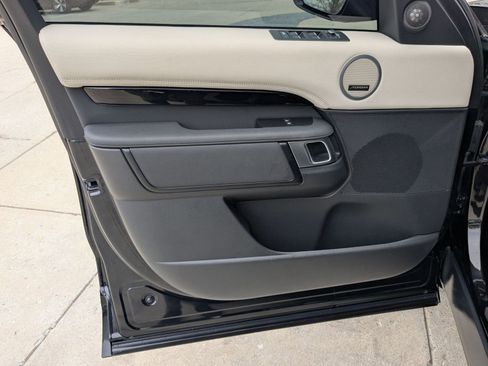 Used 2022 Land Rover Discovery S R-Dynamic image 13