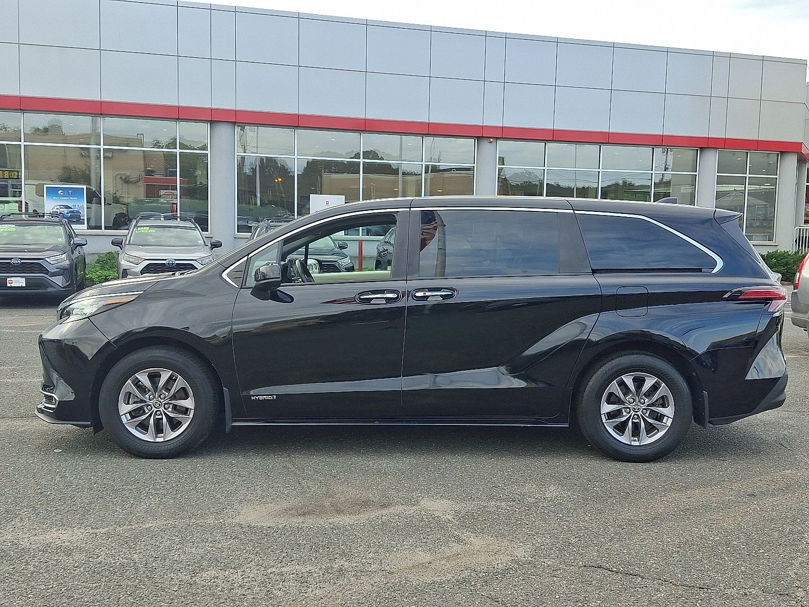 Used 2021 Toyota Sienna XLE AWD/4WD image 4