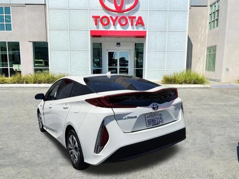 Used 2020 Toyota Prius Prime XLE FWD image 5