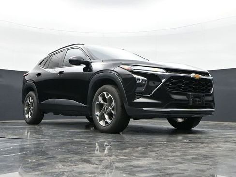 Used 2025 Chevrolet Trax LT w/ LT Convenience Package FWD image 34
