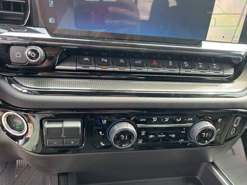 Used 2025 Chevrolet Silverado 1500 ZR2 w/ Technology Package image 25