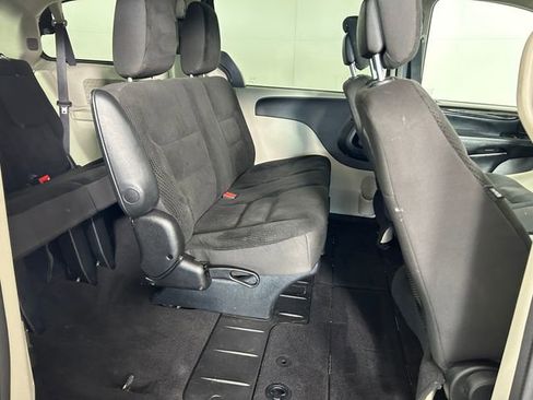 Used 2020 Dodge Grand Caravan SE FWD image 26