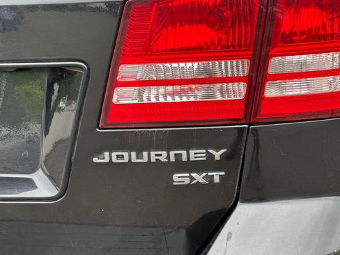 Used 2010 Dodge Journey SXT w/ Flexible Seating Group AWD/4WD image 26