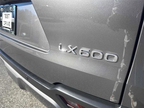 Used 2023 Lexus LX 600 4WD w/ Luxury Package image 32