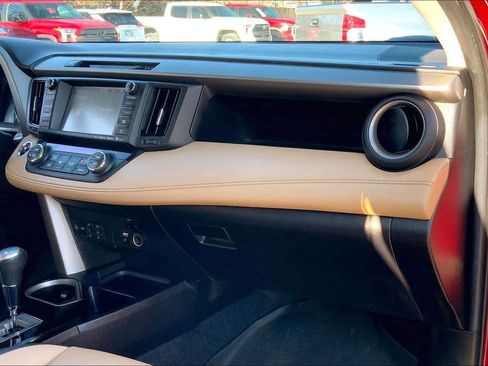 Used 2018 Toyota RAV4 Limited image 19