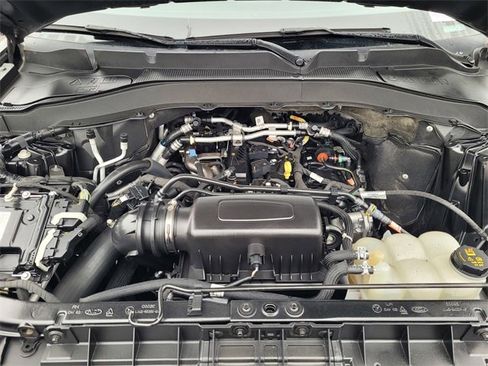 Used 2022 Ford Explorer XLT image 30