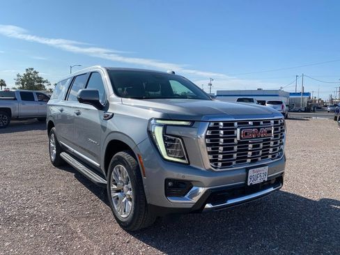 Used 2025 GMC Yukon XL Denali AWD/4WD image 5