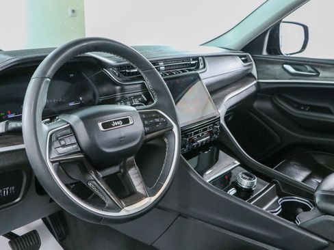 Used 2023 Jeep Grand Cherokee Limited w/ Black Appearance Package AWD/4WD image 23