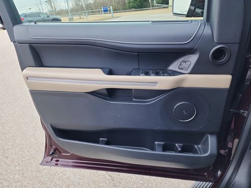 Used 2024 Ford Expedition Max Limited image 19