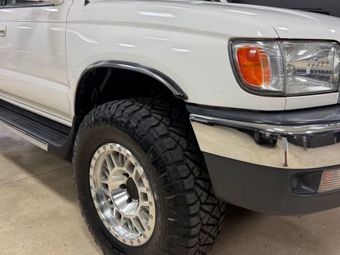 Used 2000 Toyota 4Runner SR5 w/ Upgrade Value Pkg 4 AWD/4WD image 15