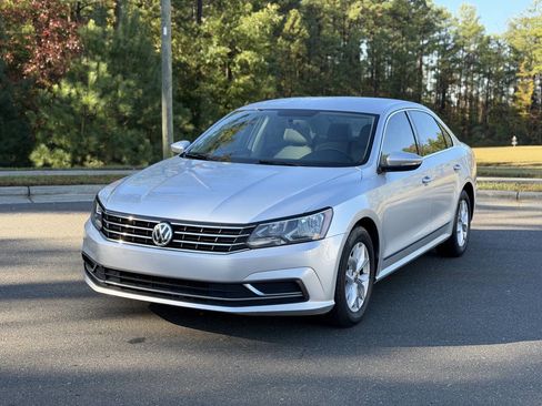 Used 2017 Volkswagen Passat 1.8T S image 3