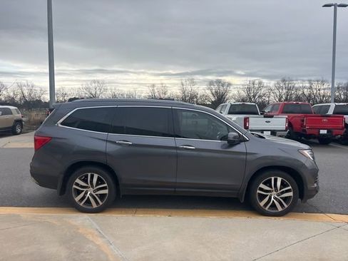 Used 2017 Honda Pilot Elite image 6