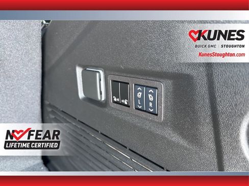 Used 2024 GMC Yukon SLT w/ SLT Luxury Package AWD/4WD image 48