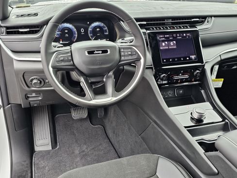 New 2025 Jeep Grand Cherokee Altitude image 32