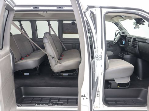 Used 2019 Chevrolet Express 3500 LS RWD image 14