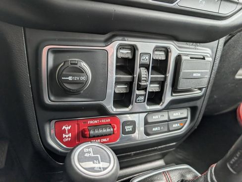 Used 2018 Jeep Wrangler Unlimited Rubicon image 18