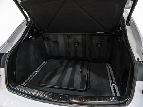 Used 2022 Porsche Macan image 48