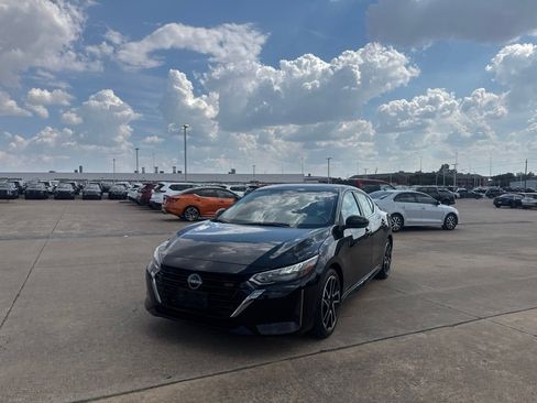 Certified 2025 Nissan Sentra SR FWD image 8