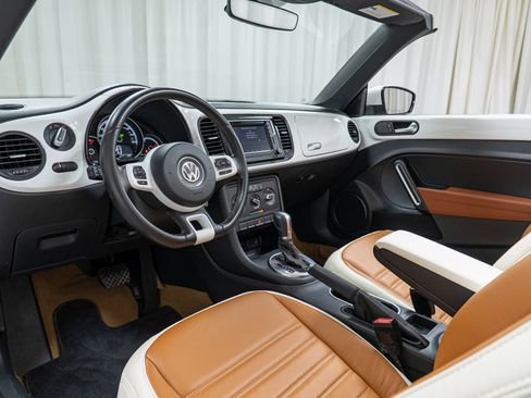 Used 2017 Volkswagen Beetle 1.8T Classic image 12