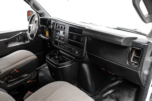 Used 2018 Chevrolet Express 2500 LT w/ LT Preferred Equipment Group RWD image 15