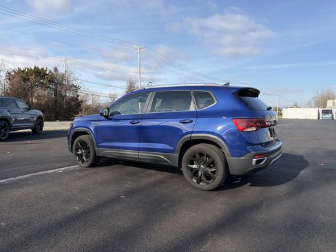 Certified 2023 Volkswagen Taos SE w/ Panoramic Sunroof Package image 8