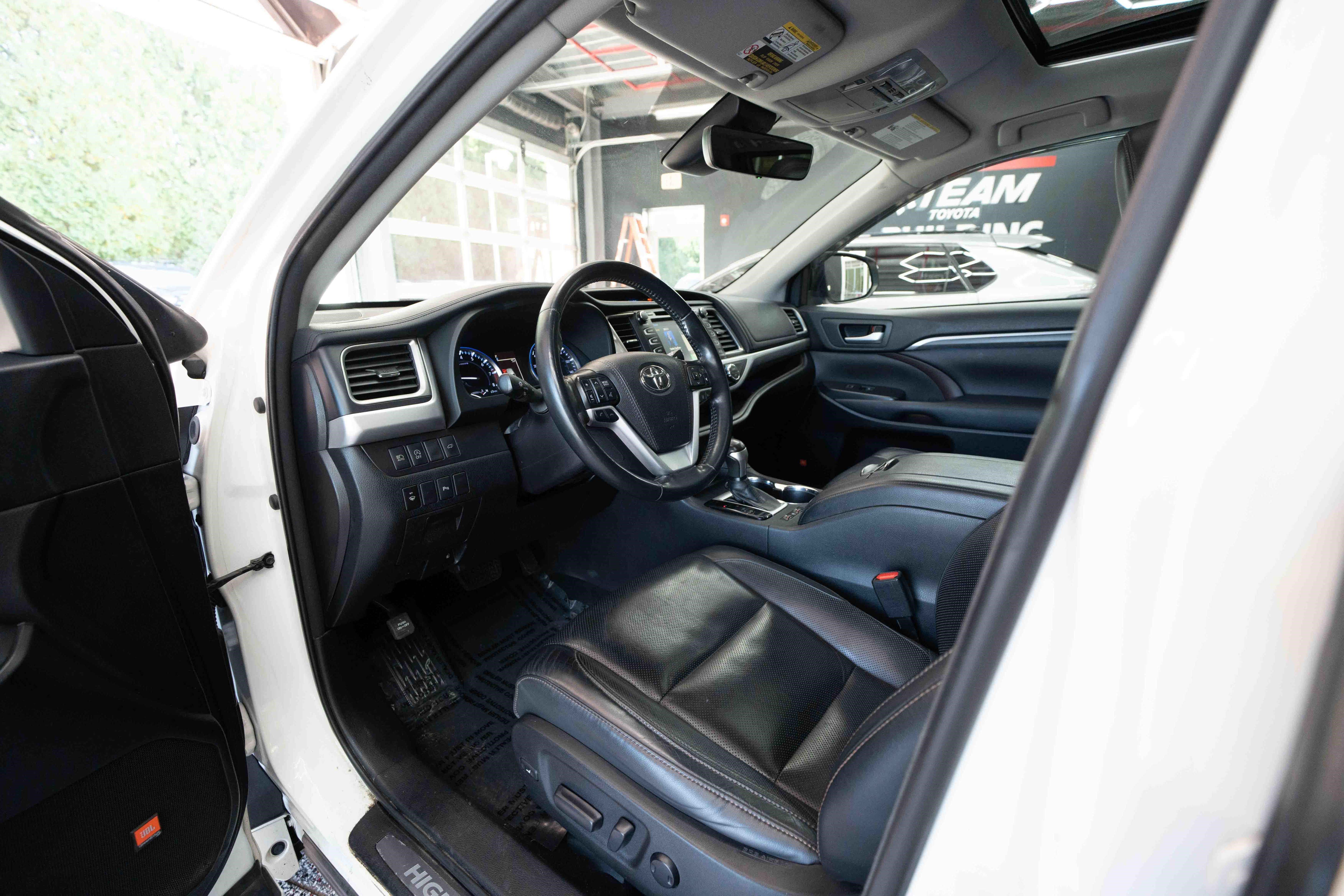 Used 2018 Toyota Highlander Limited AWD/4WD image 8