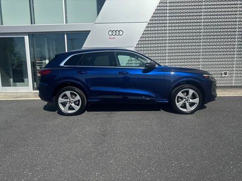 Used 2025 Audi Q5 Premium Plus w/ Premium Plus AWD/4WD image 2