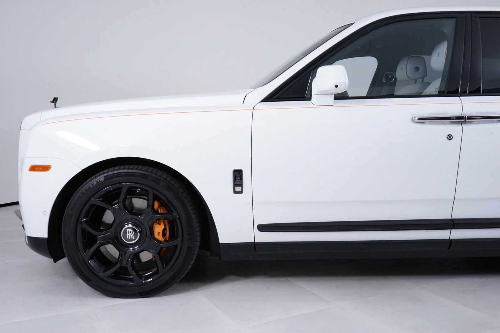 Used 2022 Rolls-Royce Cullinan Black Badge w/ Dark Exterior Package AWD/4WD image 11