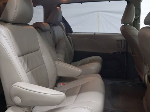 Used 2017 Toyota Sienna XLE image 12