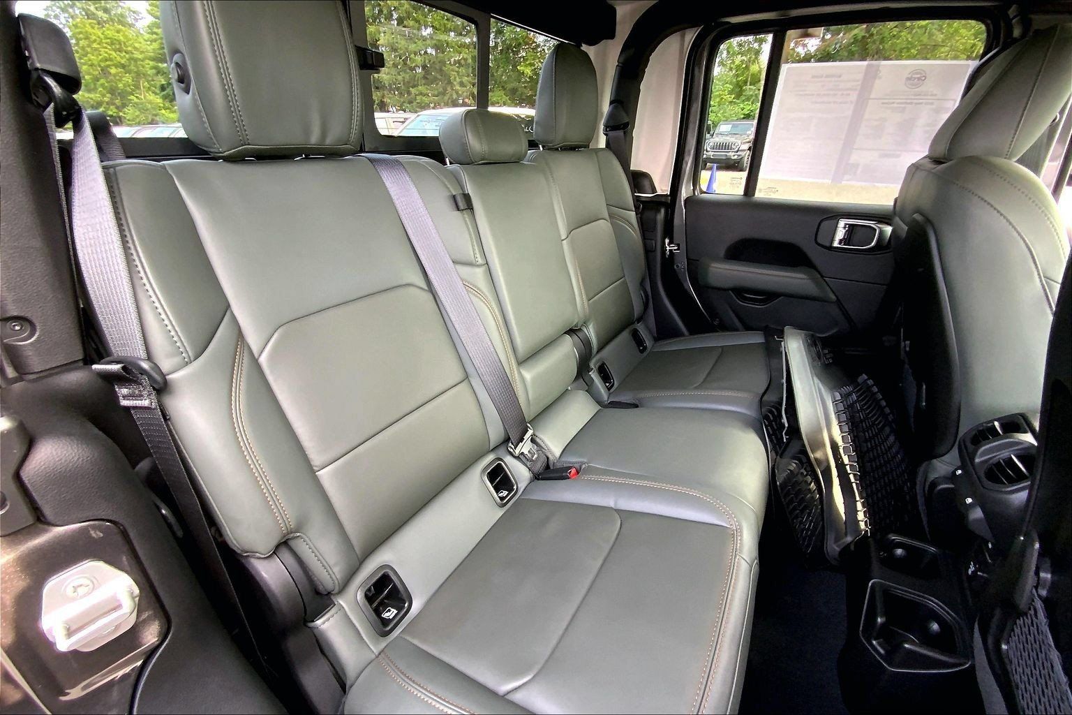 Certified 2025 Jeep Gladiator Mojave w/ Safety Group AWD/4WD image 19