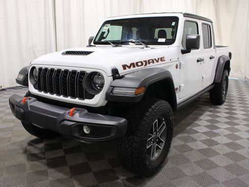 Used 2026 Jeep Gladiator Mojave AWD/4WD image 34