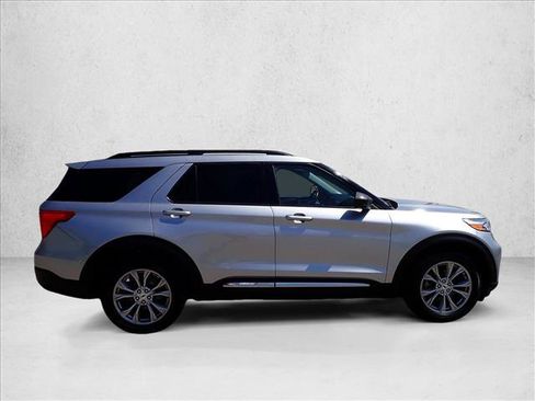 Used 2024 Ford Explorer XLT w/ Equipment Group 202A AWD/4WD image 4