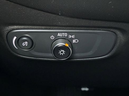 Used 2021 Chevrolet Equinox LT image 11