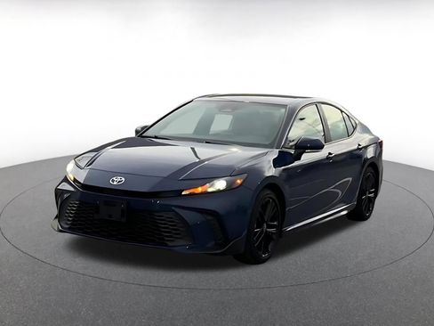 Used 2025 Toyota Camry SE image 7
