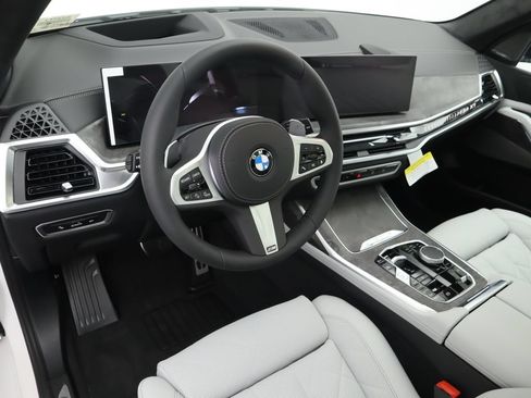 Used 2026 BMW X7 xDrive40i AWD/4WD image 10