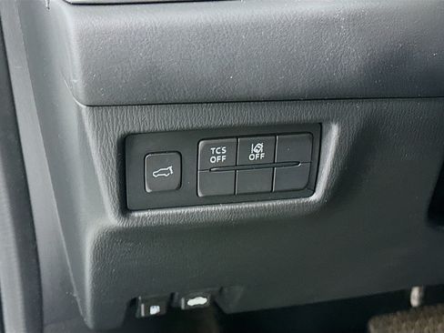 Used 2018 MAZDA CX-5 Touring w/ Preferred Equipment Package FWD image 17