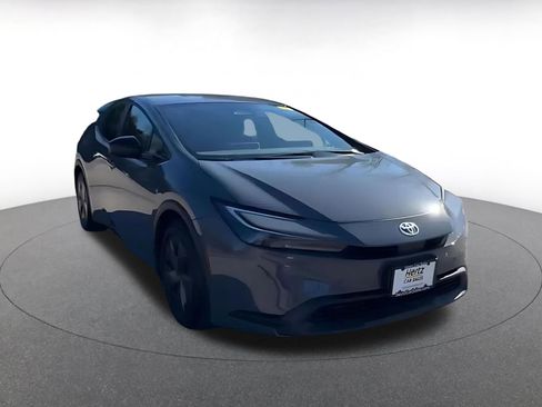 Used 2025 Toyota Prius LE image 3