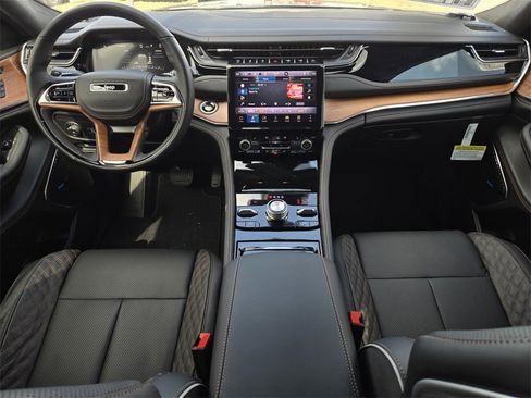 New 2025 Jeep Grand Cherokee Summit image 16